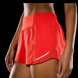 LULULEMON Hotty Hot Low-Rise Lined Short 2.5”